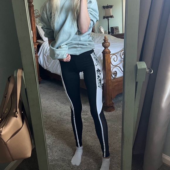 PINK Victoria’s Secret XS Black Athletic Leggings - Picture 4 of 7